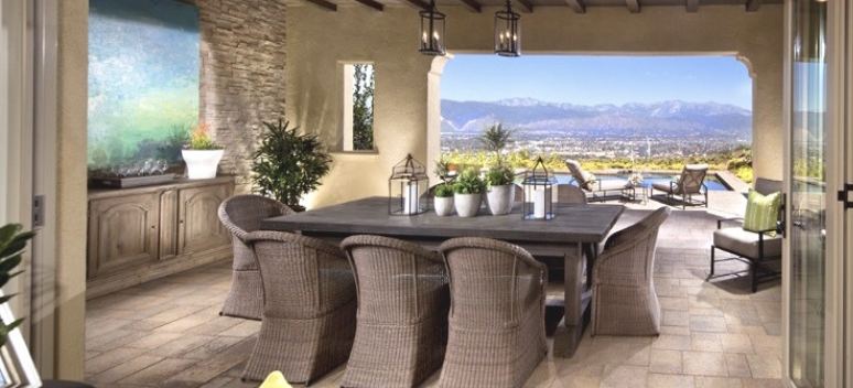 Indoor / outdoor amenity dining